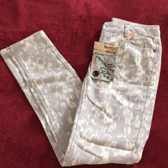 Vanilla Star Jeans - Picture 1 of 3